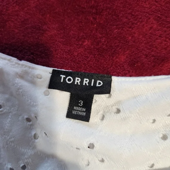 Womens Torrid White Eyelet One-Shoulder Top - Picture 5 of 8